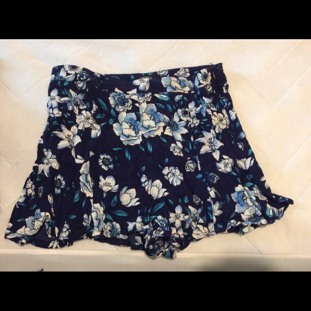 Flowy floral shorts